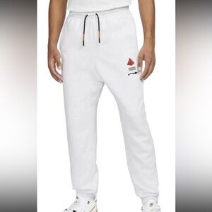 Nike Kyrie Irving Journey Reward Gray Sweatpants